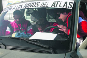 El lunes, 15 de octubre, partió desde el polideportivo de Moralzarzal una expedición solidaria rumbo a Marruecos