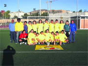 Granini (izquierda) y su equipo, con la copa de campeón de 1ª  (Foto:  A. L.)