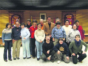 Varios alumnos de la Fundación Apascovi visitan el Ayuntamiento de Collado Villalba