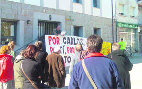 El pasado sábado, unas 30 personas se concentraron en la plaza del Ayuntamiento de Collado Villalba