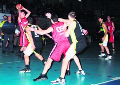 El Cimaga no pudo con un inspirado Vecindario  (Foto: www.btorrelodones.com)