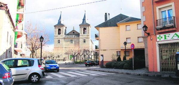 Vista de la fachada principal de la iglesia de San Bernabé  (Foto: RICARDO MIGUEL PEÑA)