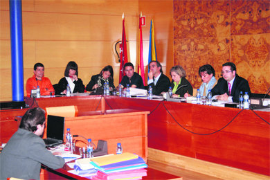 Ediles de Vecinos y el PP, durante un pleno (Foto: R. MIGUEL PEÑA)