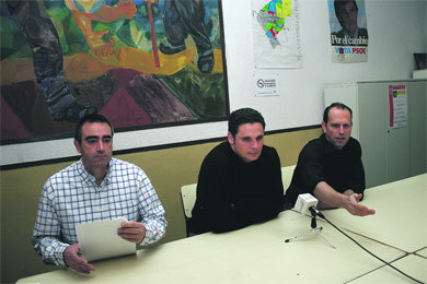 Julián Jiménez, Juan Aragoneses y Stuart Linares, en la rueda de prensa del miércoles  (Foto: A. O.)