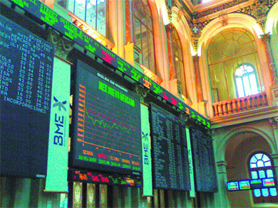 Imagen de la Bolsa de Madrid, donde esta semana se han registrado 
fuertes caídas como consecuencia del temor de los inversores  (Foto: ARCHIVO)