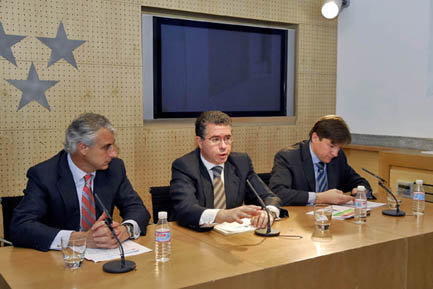 Francisco Granados (en el centro), en la presentación de este nuevo plan (Foto: Comunidad de Madrid)