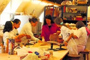 Los alumnos de San Lorenzo de El Escorial participan en los talleres de artes plásticas