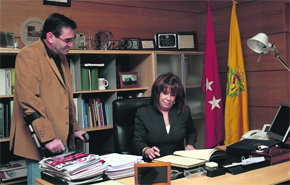 Cristina Narbona, junto a José Pablo González  (Foto: AYTO. C. VILLALBA)