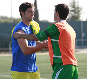 Iván Perez, a la izquierda, será baja en Vallecas (Foto: R.M.P.)