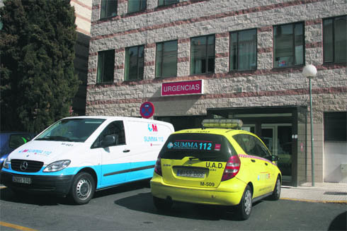 Acceso al servicio de Urgencias en el Centro de Salud de Los Belgas  (Foto: RICARDO MIGUEL PEÑA)