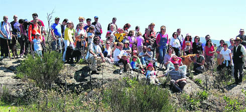 Miembros de Alpedrete Sostenible, en una excursión  (Foto: CEDIDA)