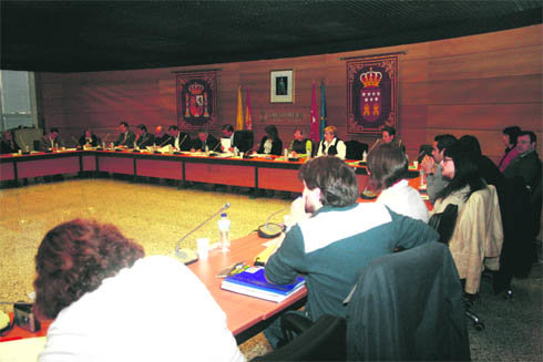 Imagen del pleno del pasado martes, donde se aprobaron los presupuestos de 2008 /  (Foto: R.M.Peña)