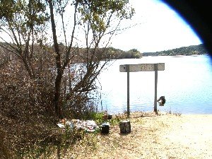 Imagen de las baterías en la orilla del embalse de Cerro Alarcón, en Valdemorillo (Foto: Cedida)