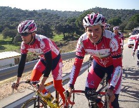 Carrasco, en un  entrenamiento de pretemporada con el Andalucía Cajasur (Foto: www.e-bici.com)