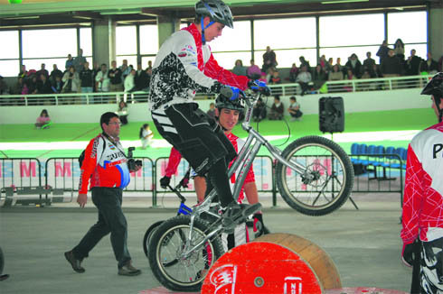 Los ciclistas ya lucen a cubierto en el Velódromo