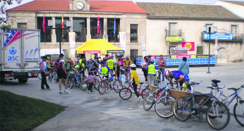 Más de 300 ciclistas se dieron cita en el Circuito Actívate 
de Robledo de Chavela