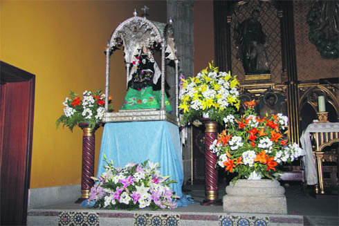 Imagen de la Virgen de los Desamparados   (Foto: RICARDO MIGUEL PEÑA)