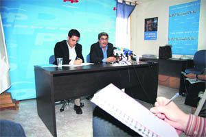 El concejal popular, junto a Pedro Hernández, en la rueda de prensa en la que denunciaron el aumento de la inseguridad  (Foto: ARCHIVO)