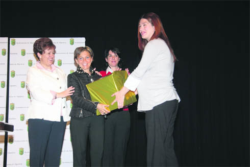 Marta Aguado recogió el premio el miércoles  (Foto: R. M. P.)