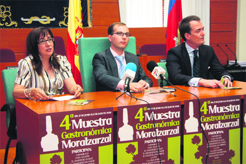 Mª Luz Segovia, Javier González y Miguel Torres-Cabrera, en rueda de prensa  (Foto:  R. MIGUEL PEÑA)