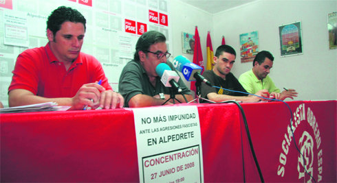 Juan Aragoneses, junto a Benito Rabal  (Foto: RICARDO MIGUEL PEÑA)