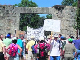 Éxito de la marcha para exigir el uso público del Camino Real que pasa por La Granjilla