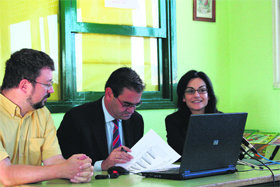 El alcalde, junto a la edil de educación, este lunes  (Foto: A. O.)