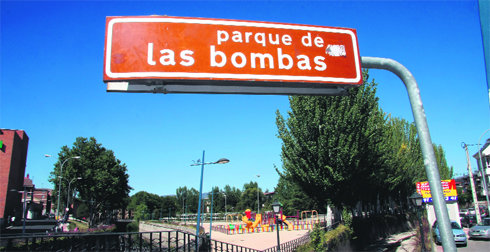 El parque de Las Bombas, o el mercadillo del trapicheo  (Foto: RICARDO MIGUEL PEÑA)