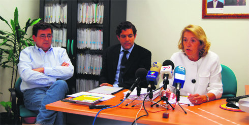 Los concejales Juan Vacas, Agustín López Juárez de Coca y Carmen Rodríguez, en la rueda de prensa ofrecida el pasado martes  (Foto: E.P.)