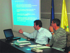 Marco Antonio Argüelles y el secretario, Miguel Ángel Cidoncha, durante la Asamblea   (Foto: EL FARO)