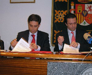 El alcalde, Daniel Pérez, con el consejero de Inmigración, Javier Fernández-Lasquetty (Foto: Ayto. Galapagar)