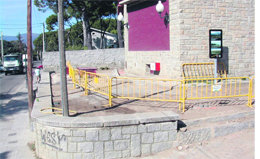 Obras en los accesos al teatro municipal de Collado Mediano