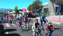 Izquierda Unida pide con una marcha la creación de una red de carriles-bici en Collado Villalba