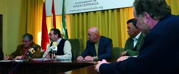 UNA COMISIÓN FORMADA POR cinco ALCALDES SE ENCARGA DE ANALIZAR LA SITUACIÓN Y PIDE más efectivos a la delegación del gobierno