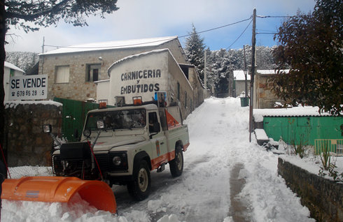 Guadarrama ha repartido más de 12.000 kilos de sal en sus calles durante el pasado fin de semana