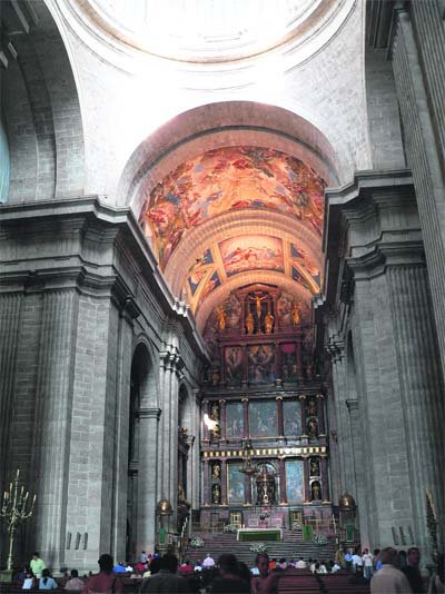 La Basílica se encuentra cerrada por los trabajos de mejora e impermeabilización de los elementos de cantería  (Foto: ARCHIVO)