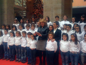 El coro de Robledo protagonista en la inauguración del nacimiento de la Real Casa de Correos