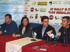 Gonzalo Gil Delgado, Lola Bermúdez, Daniel Pérez y Pascual García, en el polideportivo de Galapagar (Foto: Cedida)