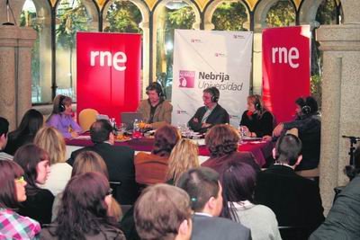 Juan Ramón Lucas emite en directo desde el campus de La Berzosa de la Nebrija