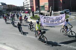 Éxito de la primera marcha por un carril bici en Villalba