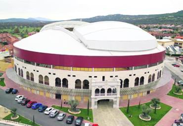 Vista de la plaza de toros cubierta de Moralzarzal / ARCHIVO