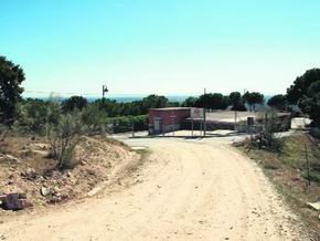 Acceso a la colonia Las Cuestas de Galapagar / CEDIDA