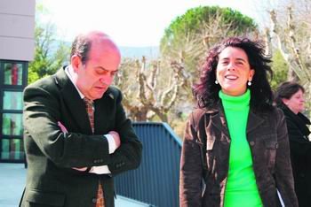 El alcalde, junto a la directora general de Juventud, Guadalupe Bragado / E. PEÑAS