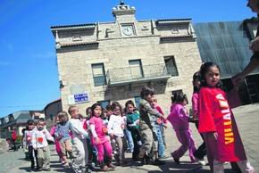 Los niños del colegio Cañada Real visitan el Ayuntamiento de Villalba