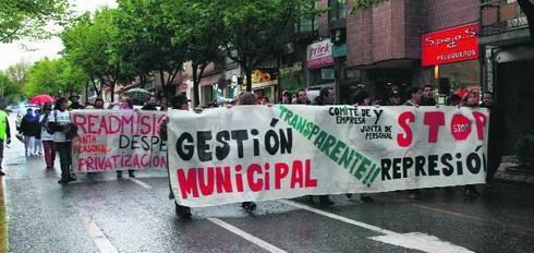 Imagen de la manifestación a su paso por la calle Real / A. o.