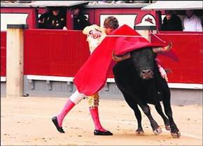 Pedro Carrero, durante la faena a su primero / LAS-VENTAS.COM