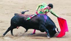 El diestro toreó de esta forma al tercer toro / Álvaro Blanco