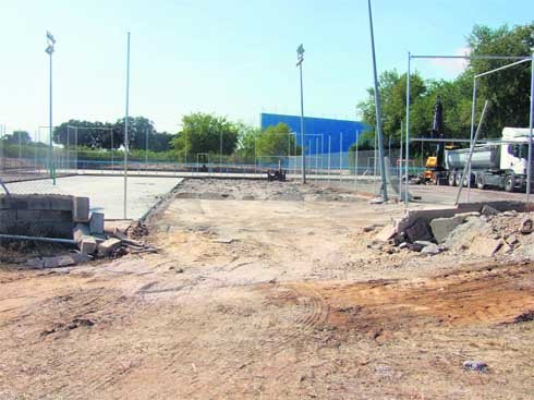 Imagen de las obras en las pistas de tenis  (Foto: valdemorillo.com)