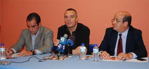 Alberto de Prado, Juan Pozuelo y Antonio Vicente, en la presentación de esta iniciativa en el Centro Castilla 