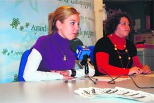 Carla Greciano y Berta Fernández, en el Punto Joven / E. P.